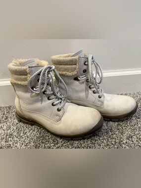 Bos&co Grip Women’s Light Gray Lace-Up Shearling Winter Boots, size 40 EU / 9 US